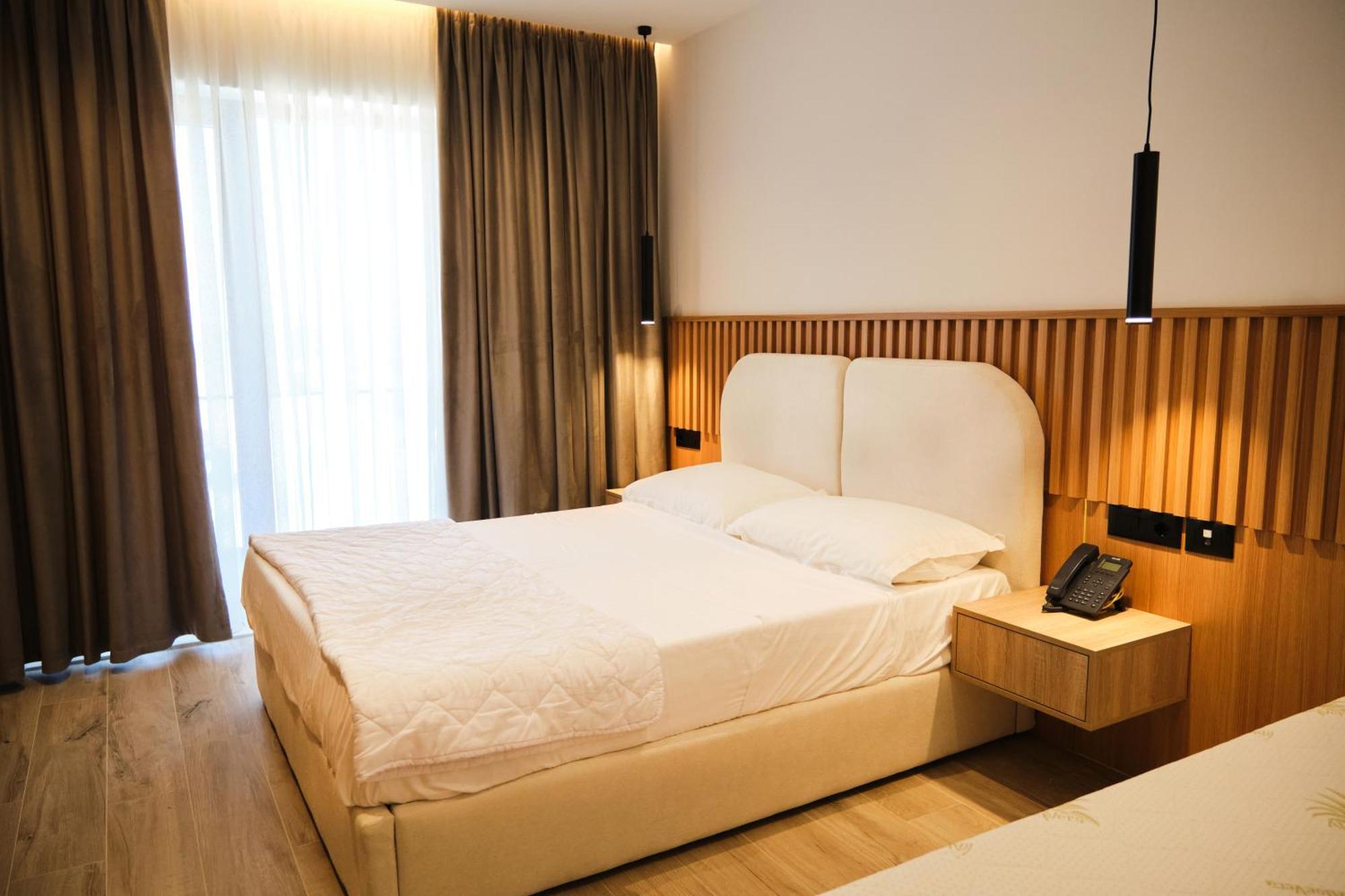 Hotel Albatros & Rrogozhine