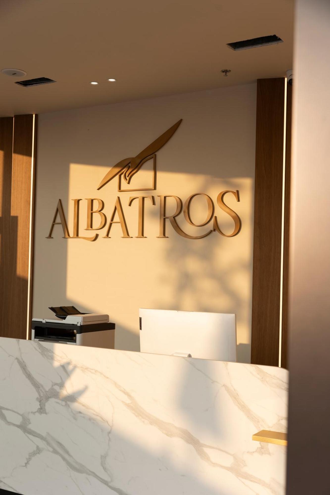 Albatros & Rrogozhine